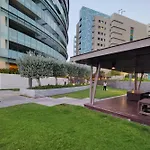 Your 2Br Luna Retreat With Beach Access In Al Rahba